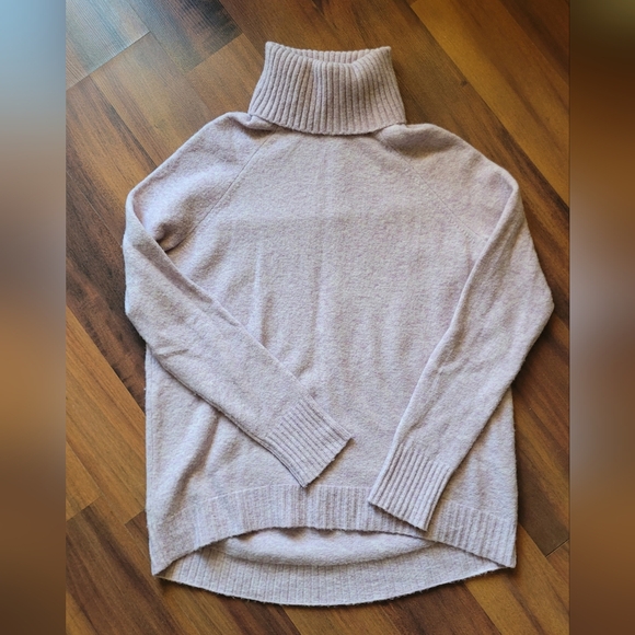 Lavender turtleneck sweater - Picture 2 of 5